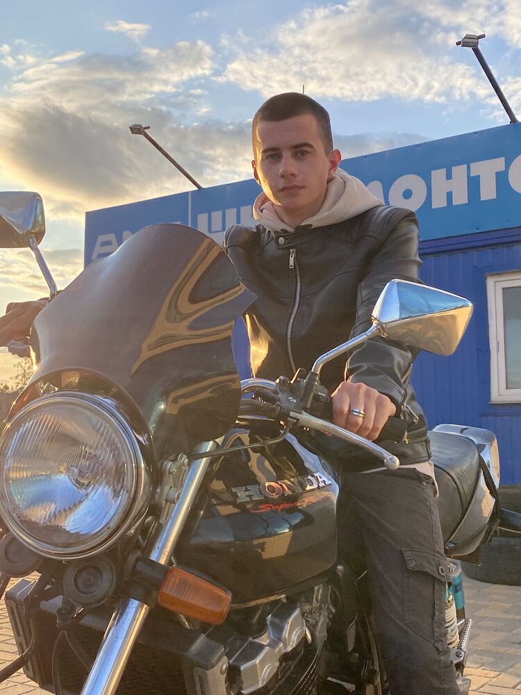  37043130  , 21 ,    