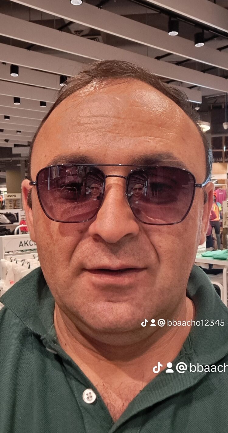  44818170  Bacho, 42 ,    