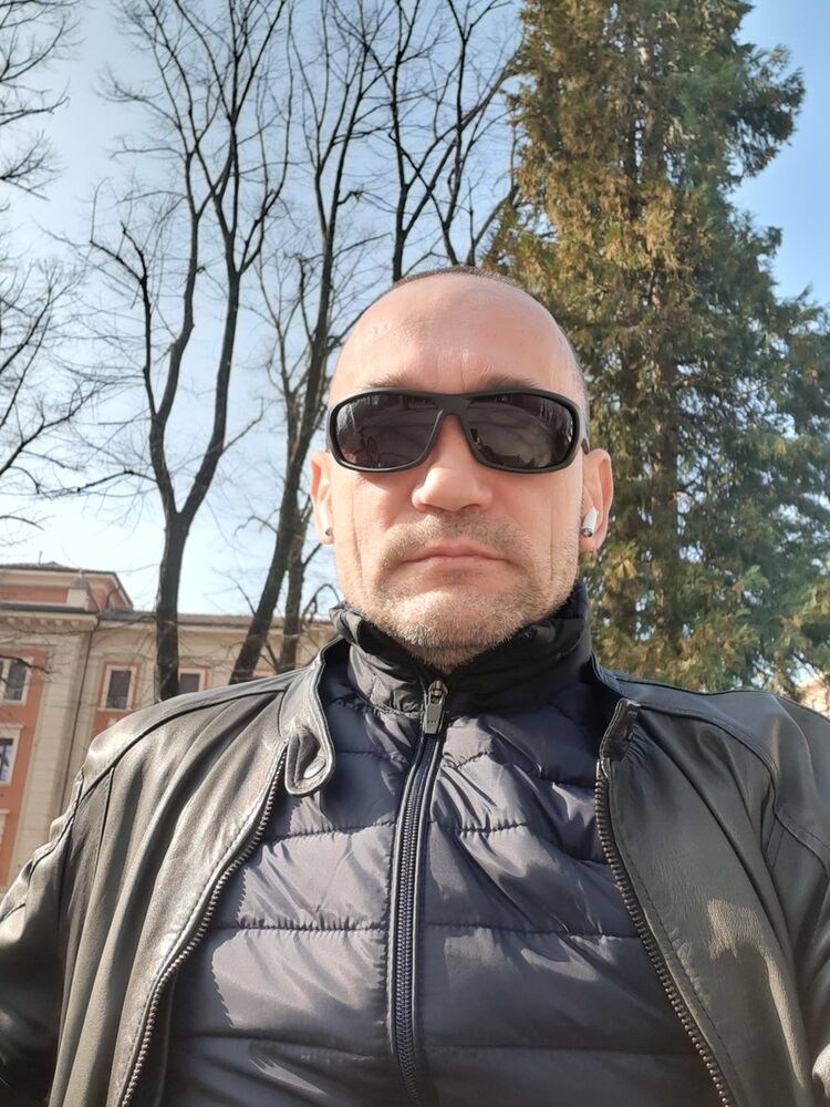 ,   Serghei, 48 ,     , c 