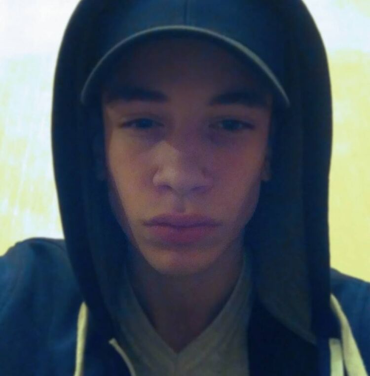  10661040  Nikusha, 26 ,    