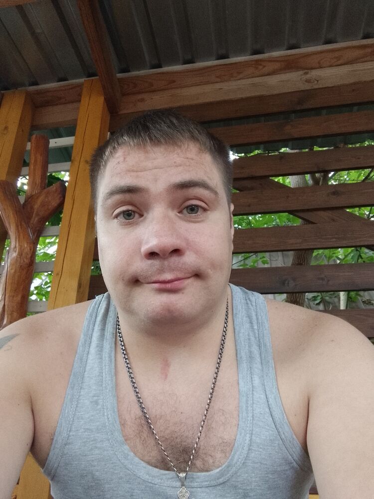  35727000  Pavel, 39 ,    