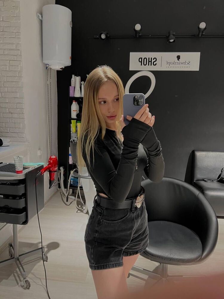  42126160  Alina, 23 ,    