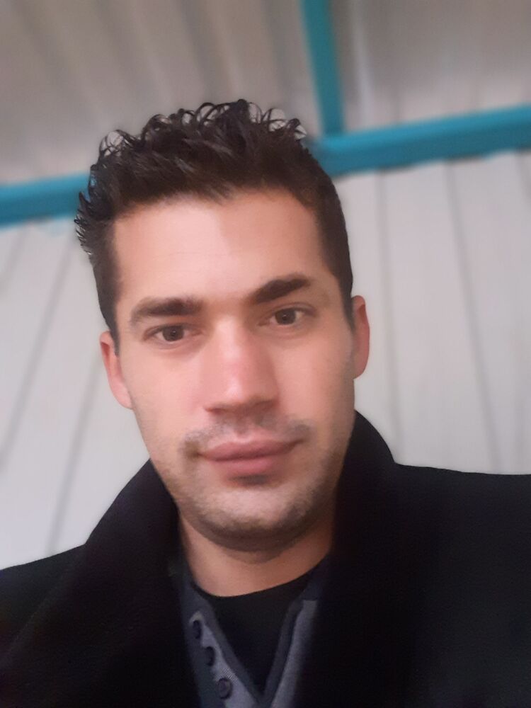  39074490  Toni, 30 ,    