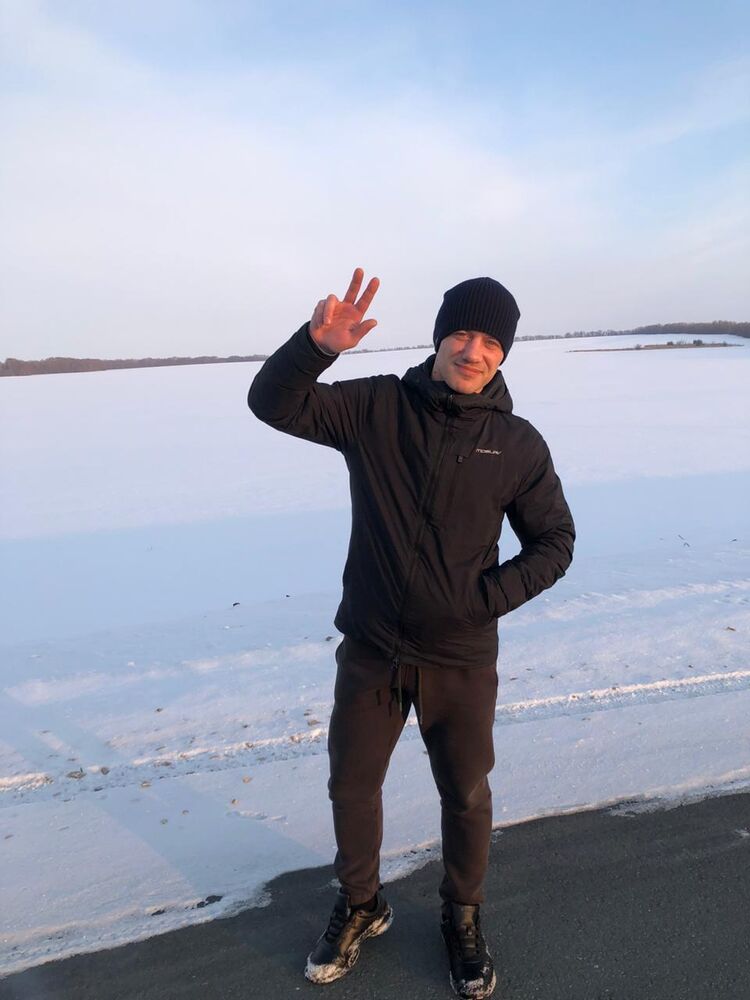  33518310  Andrey, 40 ,    