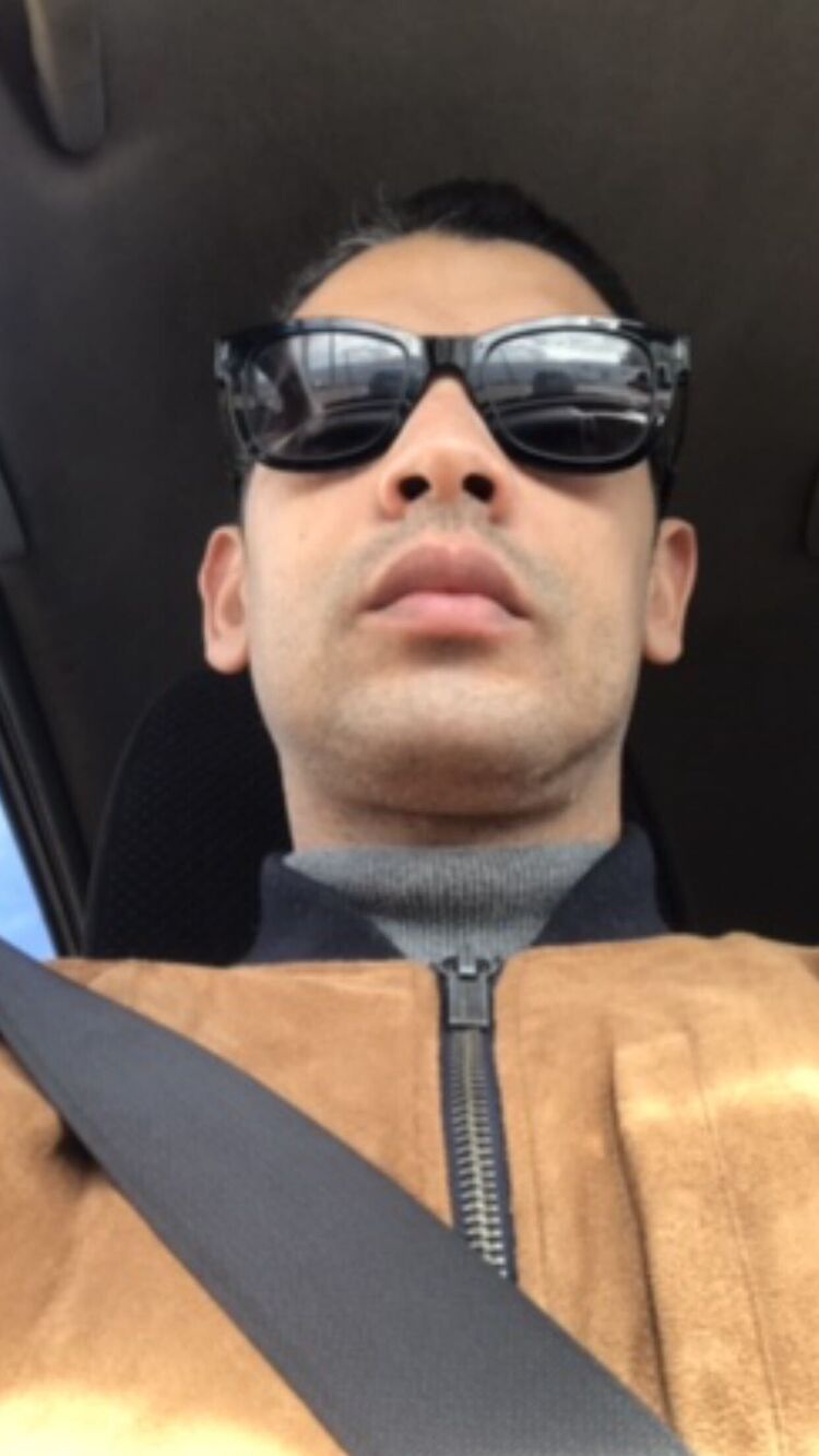  48234120  Adil, 40 ,    