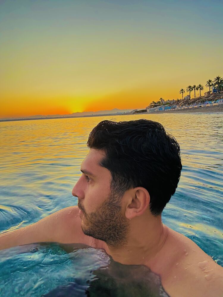  53045250  Yuss, 28 ,    