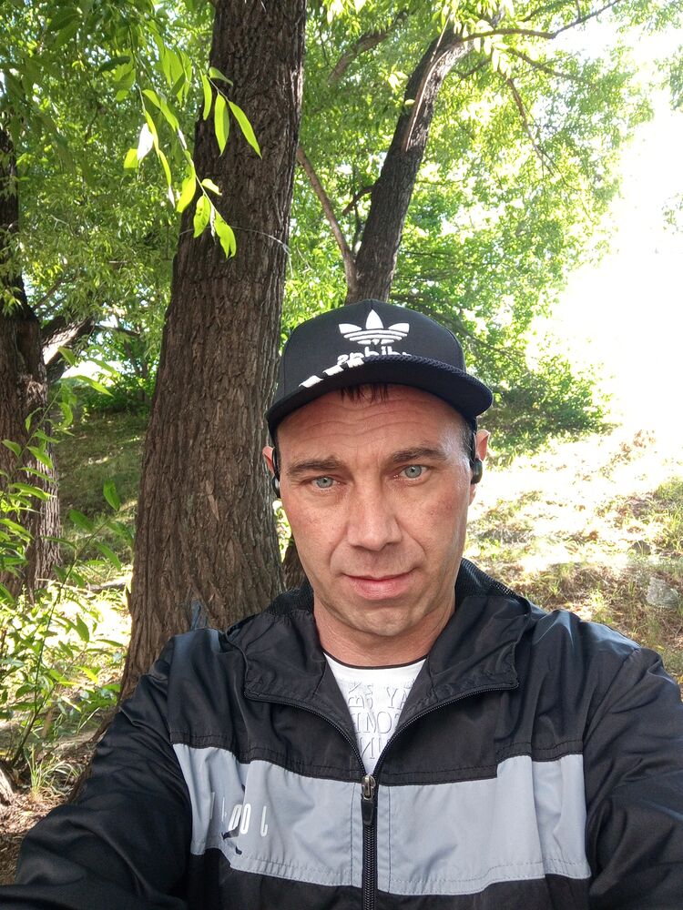  52753070  Vladimir, 42 ,    