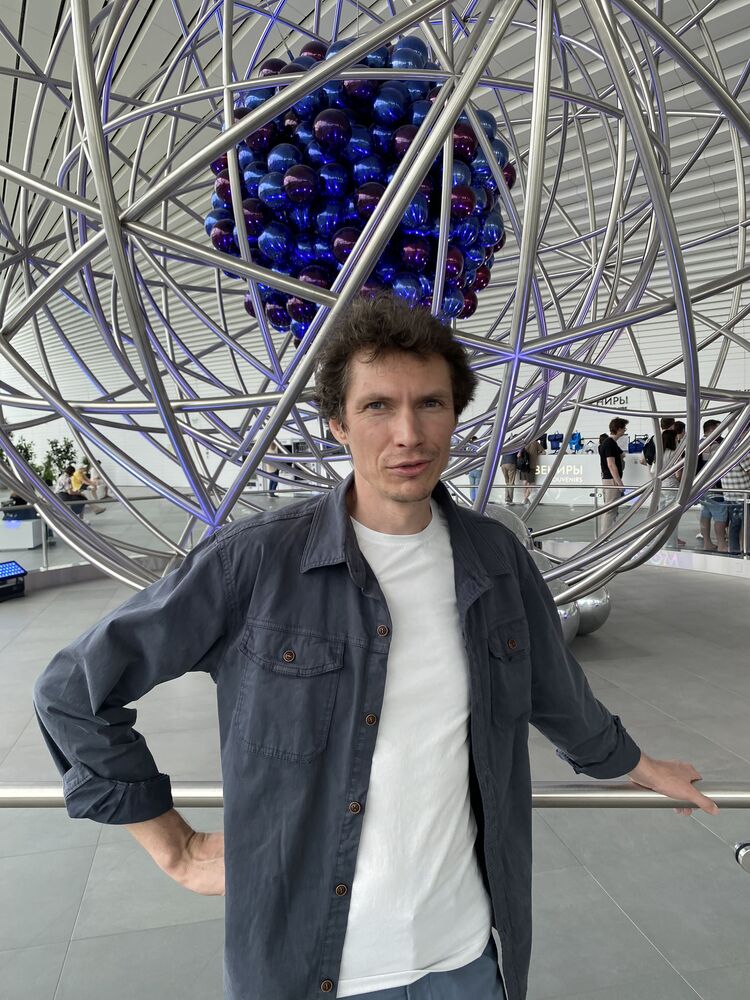  52005390  Vlad, 36 ,    
