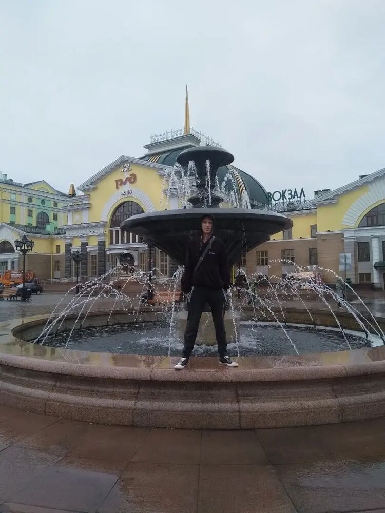  30115580  Viktor, 45 ,    