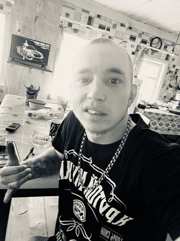  44157590  Alexander, 28 ,    
