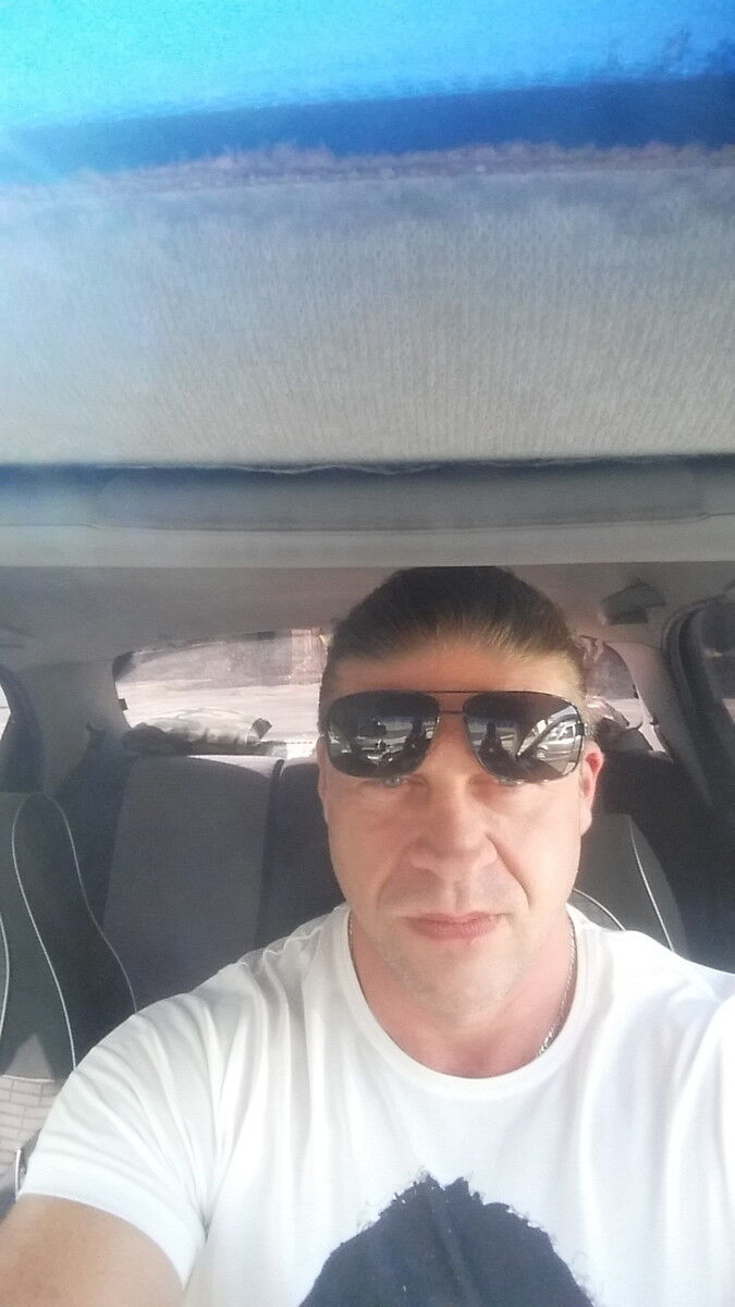  18300870  Valerii, 46 ,    