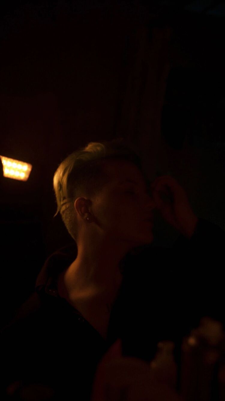  ,   Elli, 26 ,   ,   , c 