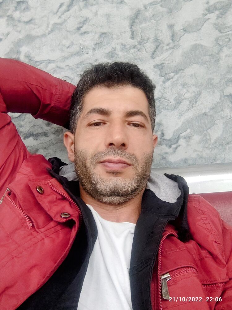  53232790  Ayhan, 37 ,    