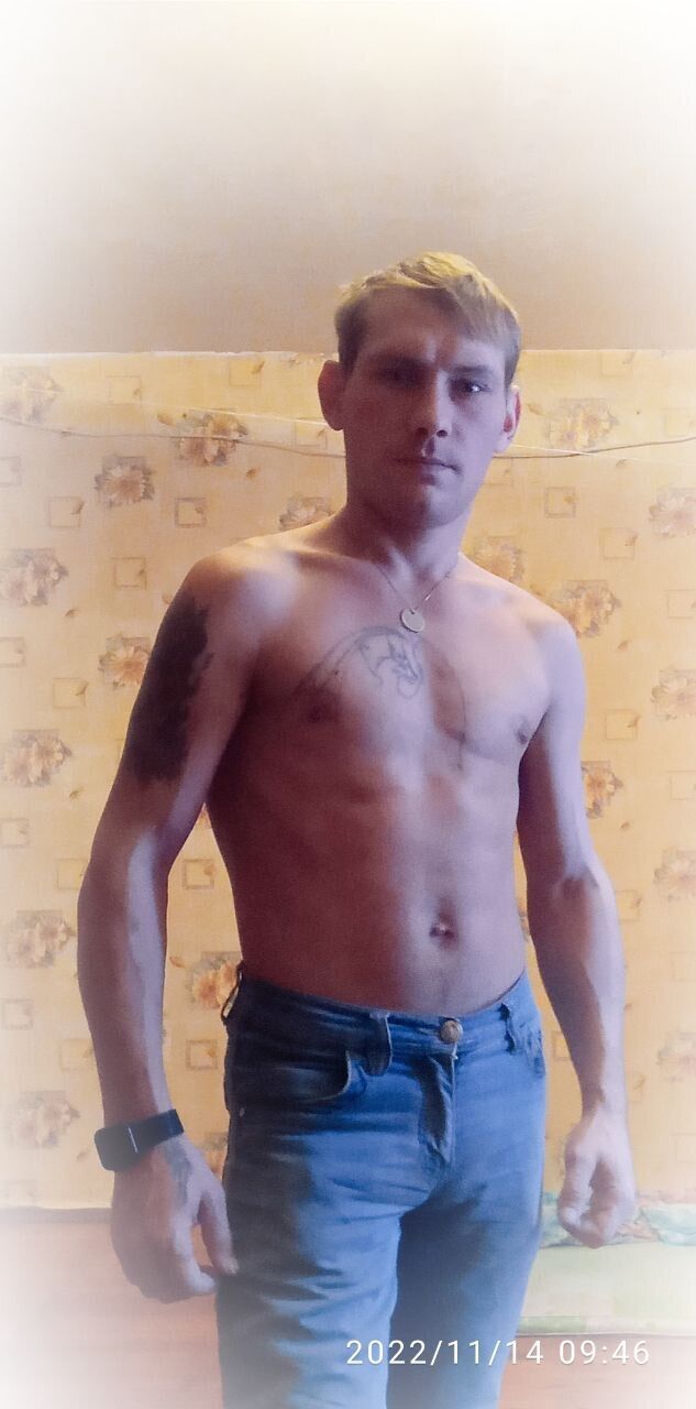  30789140  Viktor, 32 ,    