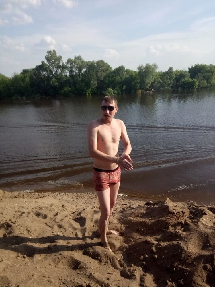  33810290  Ruslan, 38 ,    