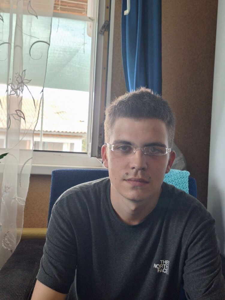  ,   Ilya, 21 ,  