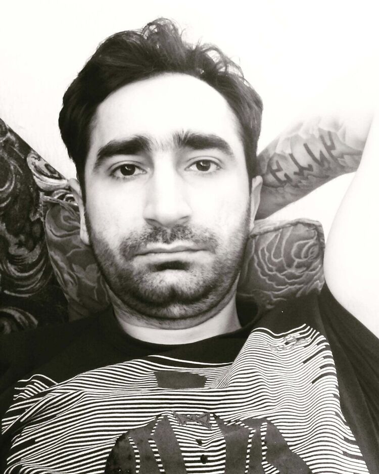  21549830  Kamil, 38 ,    