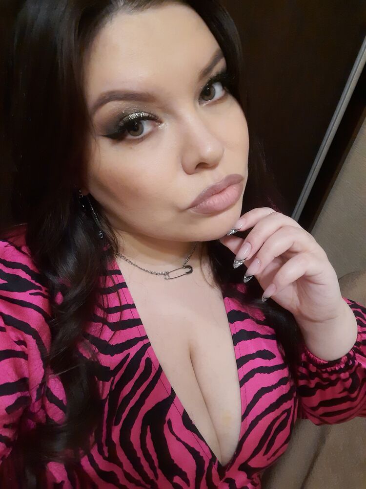 40247120  Nina, 31 ,    