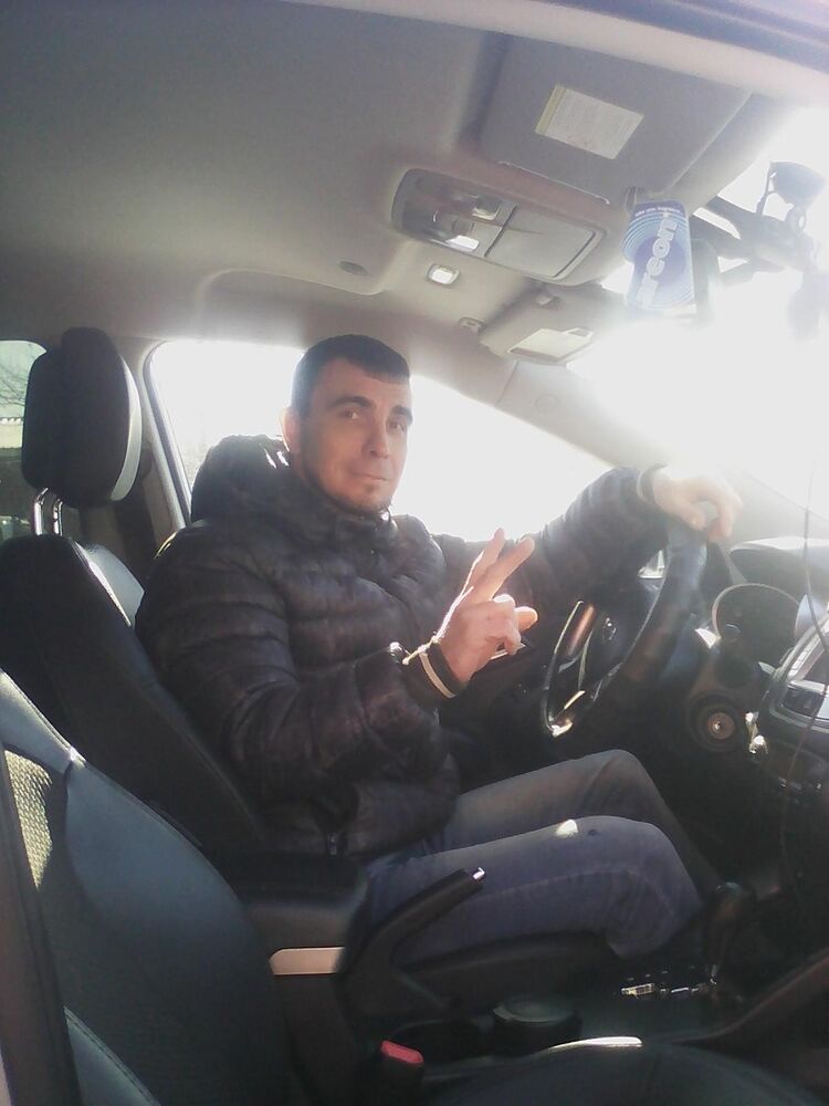  ,   Leon, 43 ,   ,   , c 