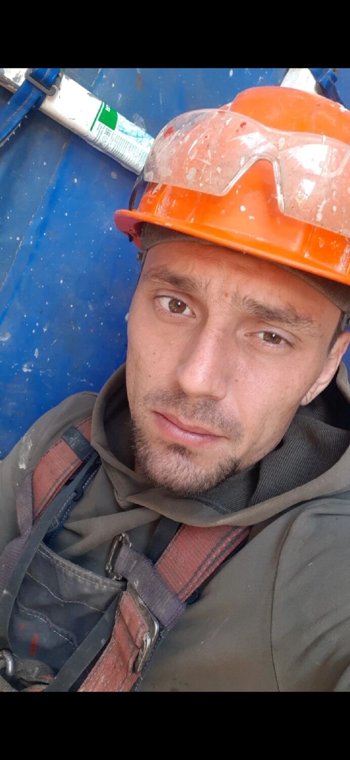  ,   Viktor, 30 ,   ,   