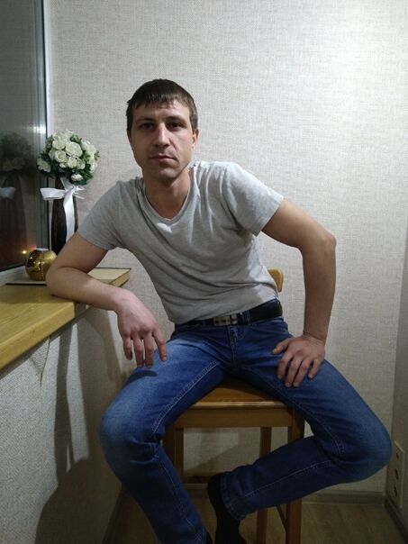  41305520  Vitaly, 37 ,    