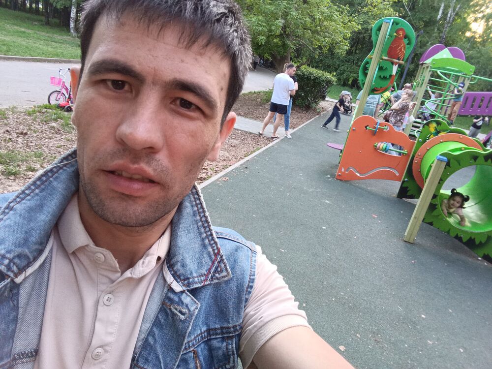  43193840  Umarbek, 32 ,    