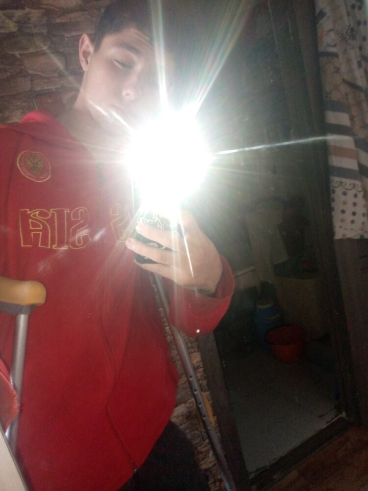  42669060  Yaroslav, 20 ,    