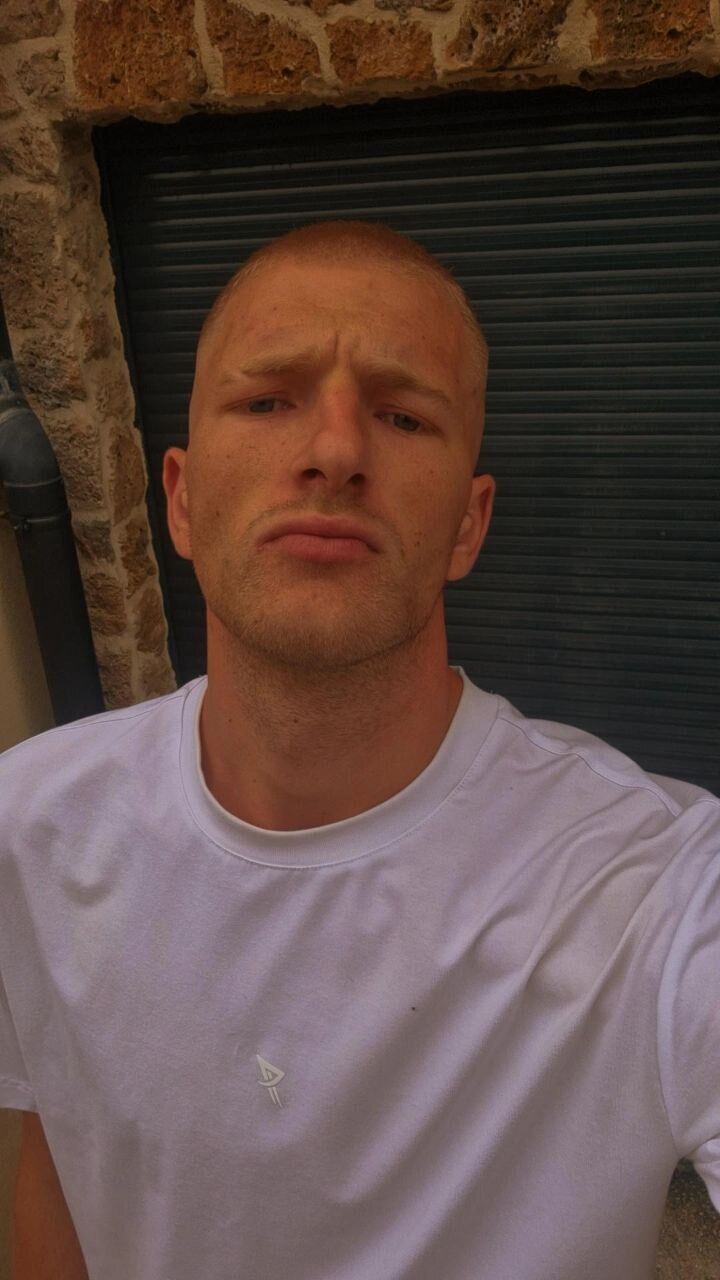  53762770  Constantin, 24 ,    