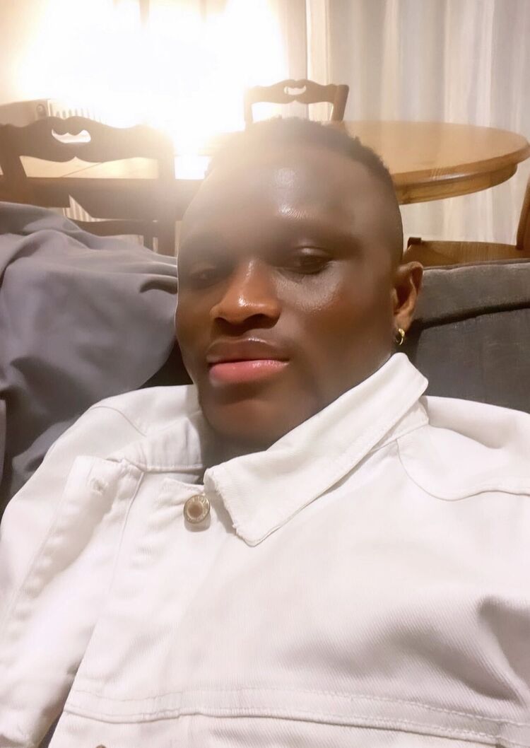  49492360  Seydou, 39 ,    