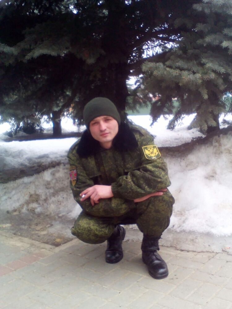  17327450  Viktor, 32 ,    