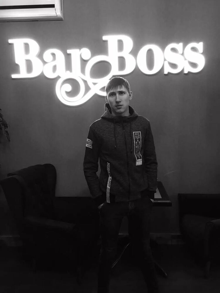  36893270  Ilya, 27 ,    