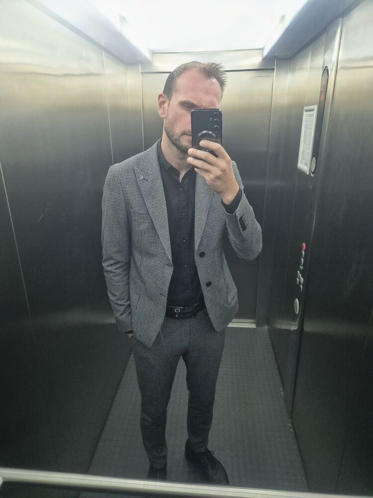  49583820  , 28 ,    