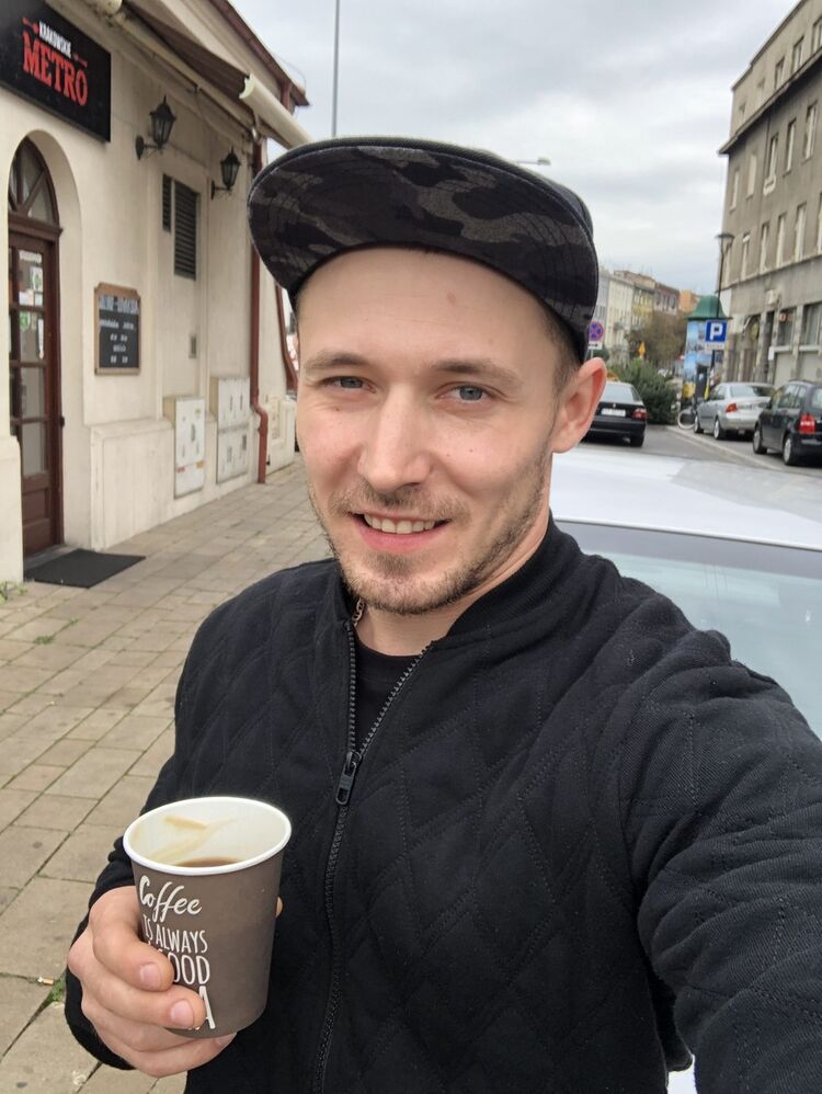  18955710  Jeka, 37 ,    