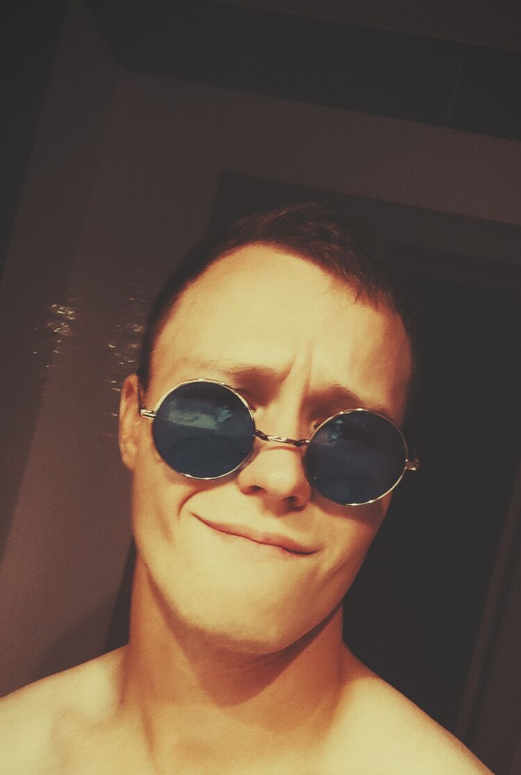  45572340  Viktor, 22 ,    