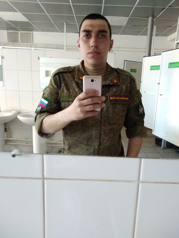  34023040  Daniil, 24 ,    