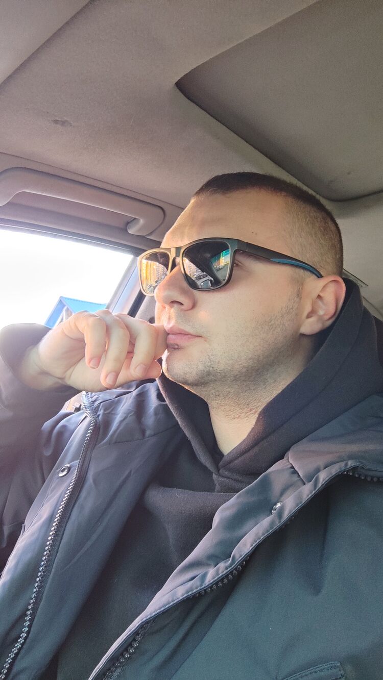  30104130  Vlad, 27 ,    