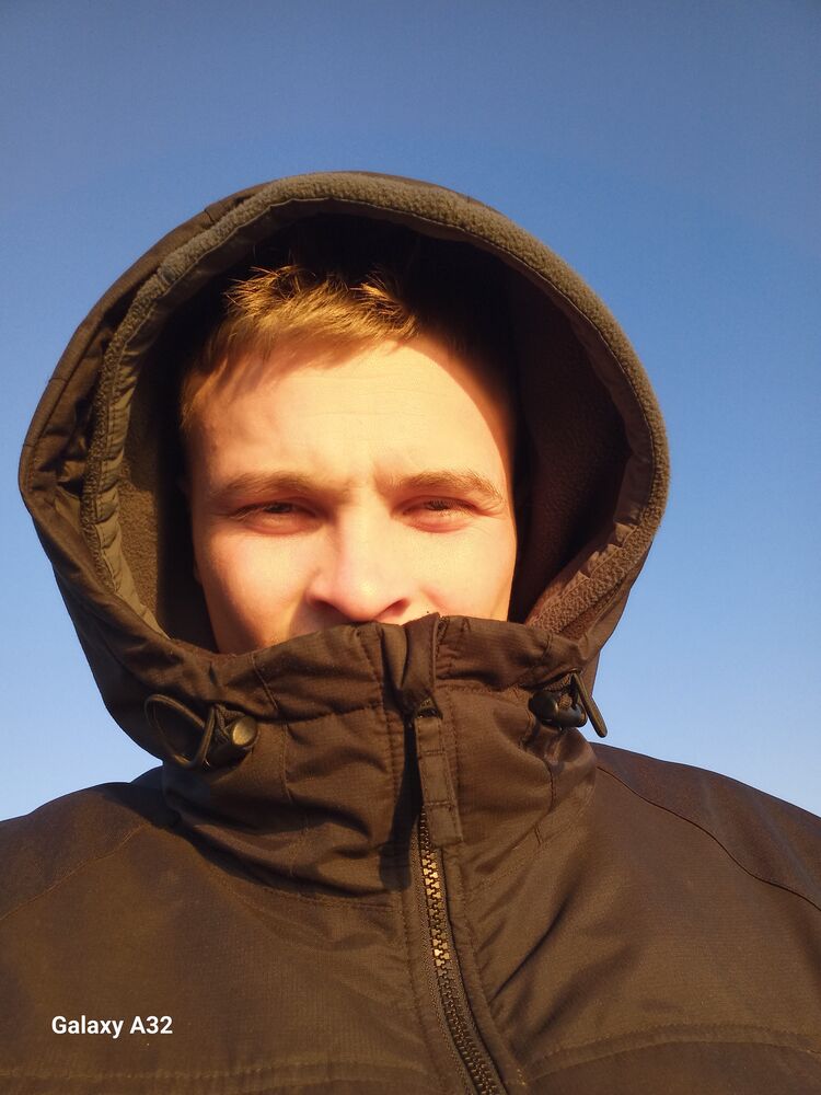  48440190  Vlad M, 26 ,    
