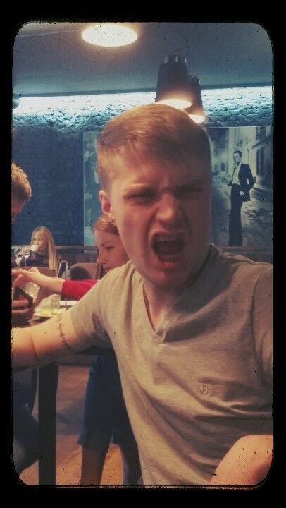  5212850  Anton, 37 ,    