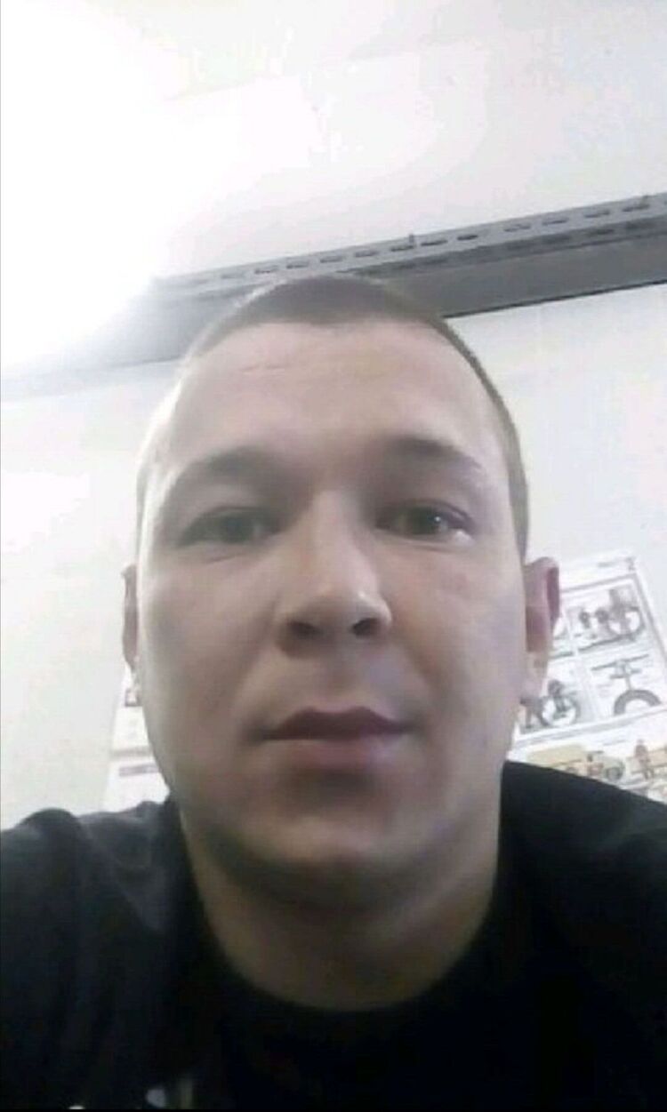  52518920  Irik, 37 ,    