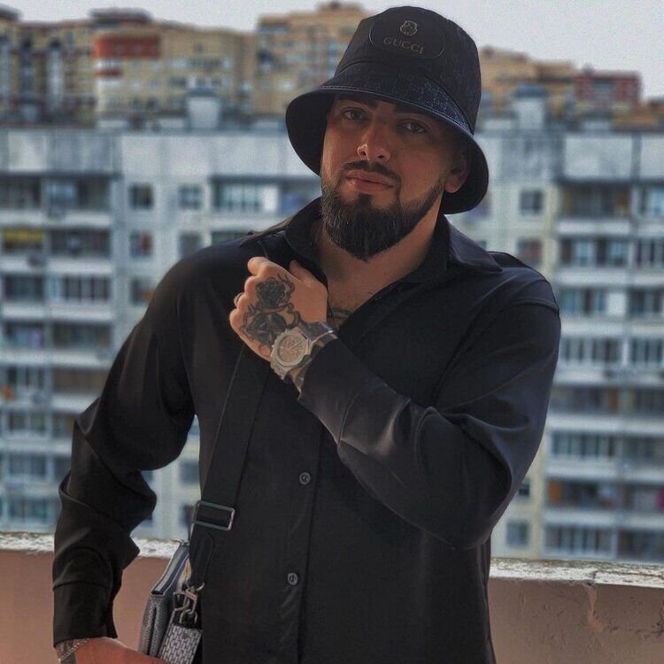  54489740  Adam, 30 ,    