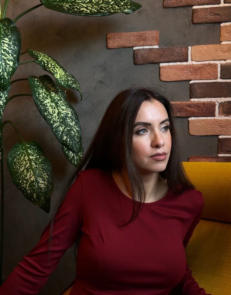  ,   Viktoria, 40 ,   c 