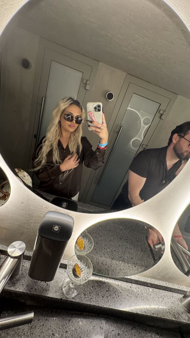  ,   Ellina, 25 ,     , 