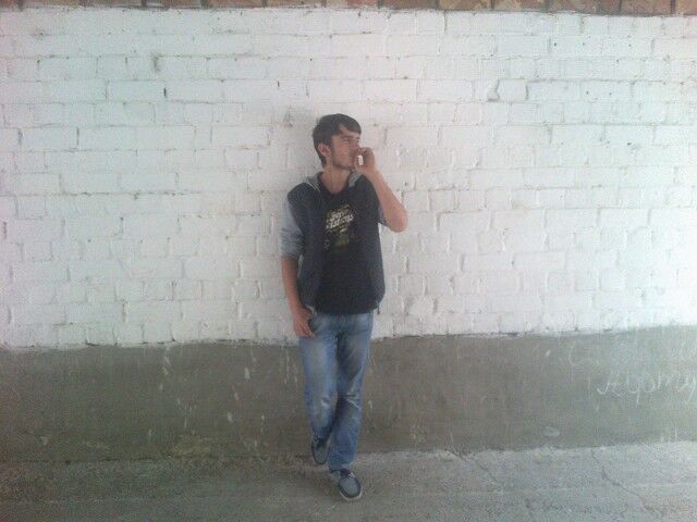  8318890  Incognito, 28 ,    