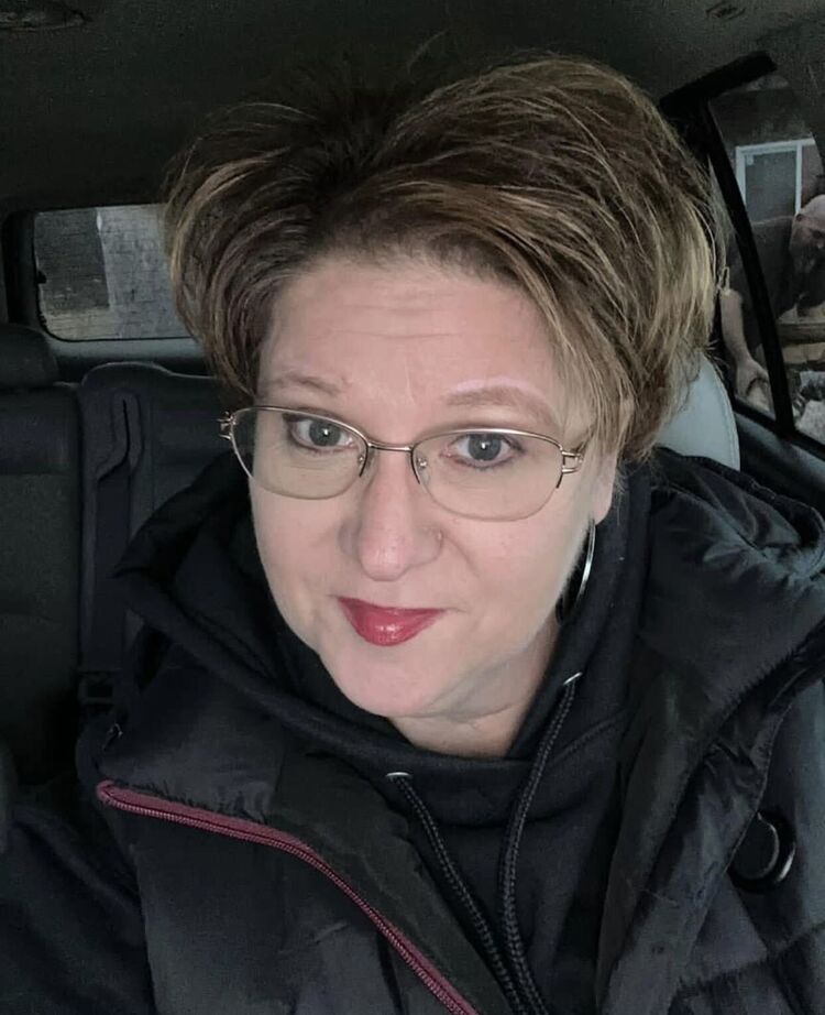  Nova Diklenica,   Misty Dubois, 39 ,   ,   