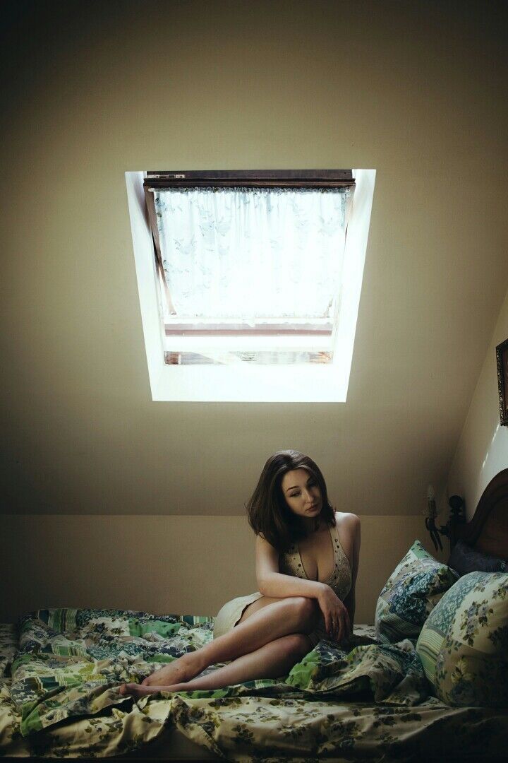  19762740  Ilana, 27 ,    