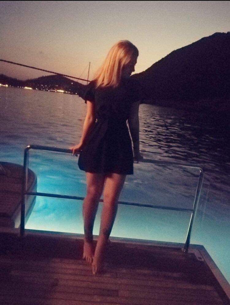  19370430  Elena, 26 ,    