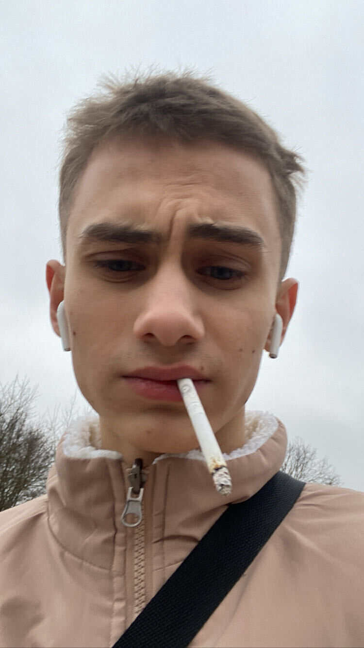  51411430  Vlad, 21 ,    