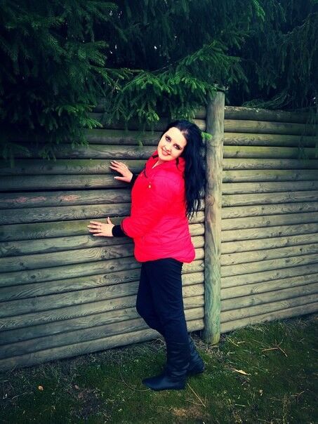  ,   Elena, 32 ,  