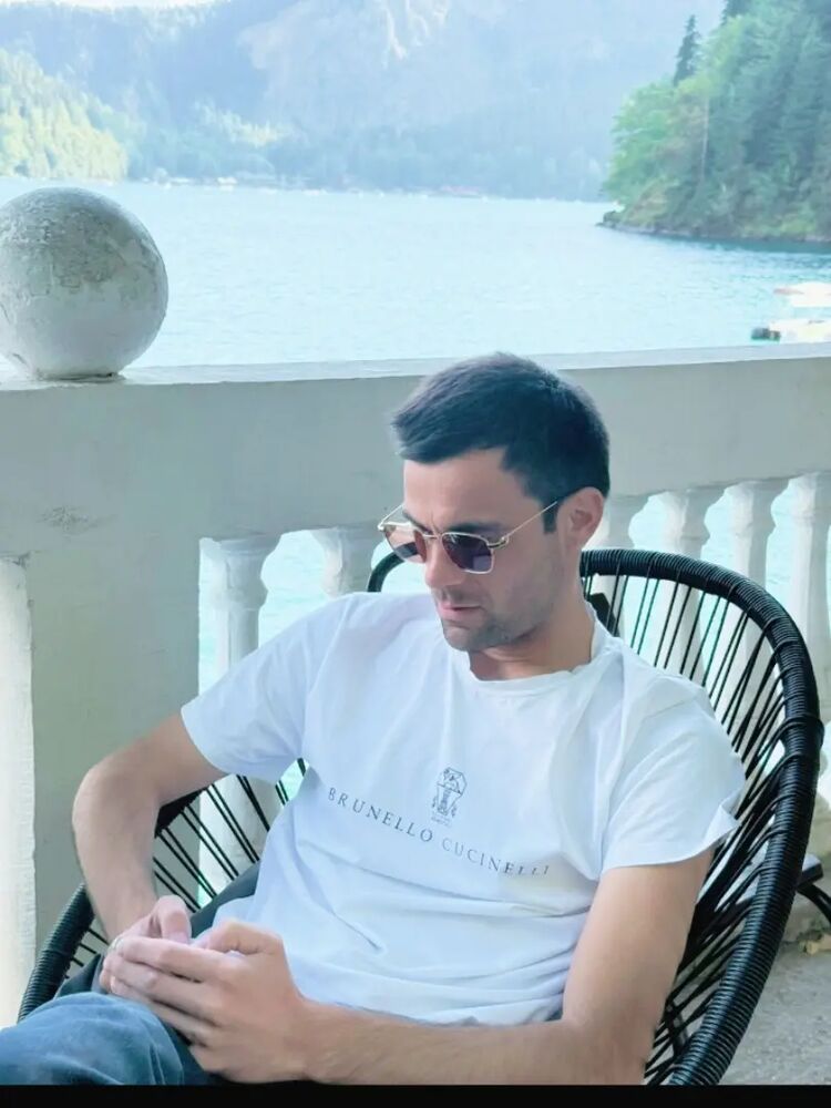  54764600  Mikhail, 37 ,    