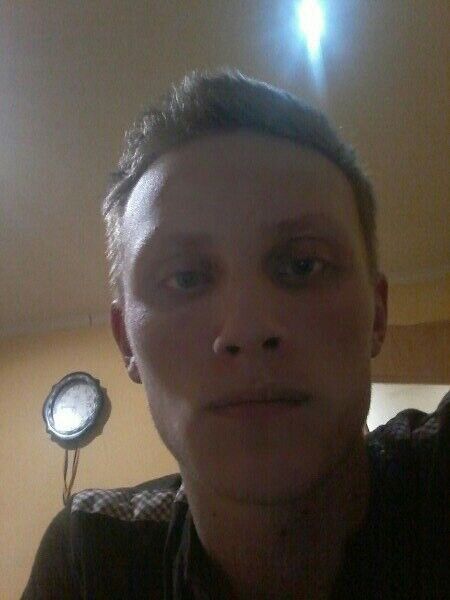 10304690  Taras, 28 ,    